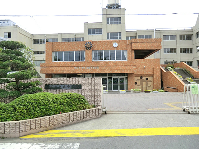 Junior high school. 1501m to Koshigaya Tatsuhigashi junior high school (junior high school)