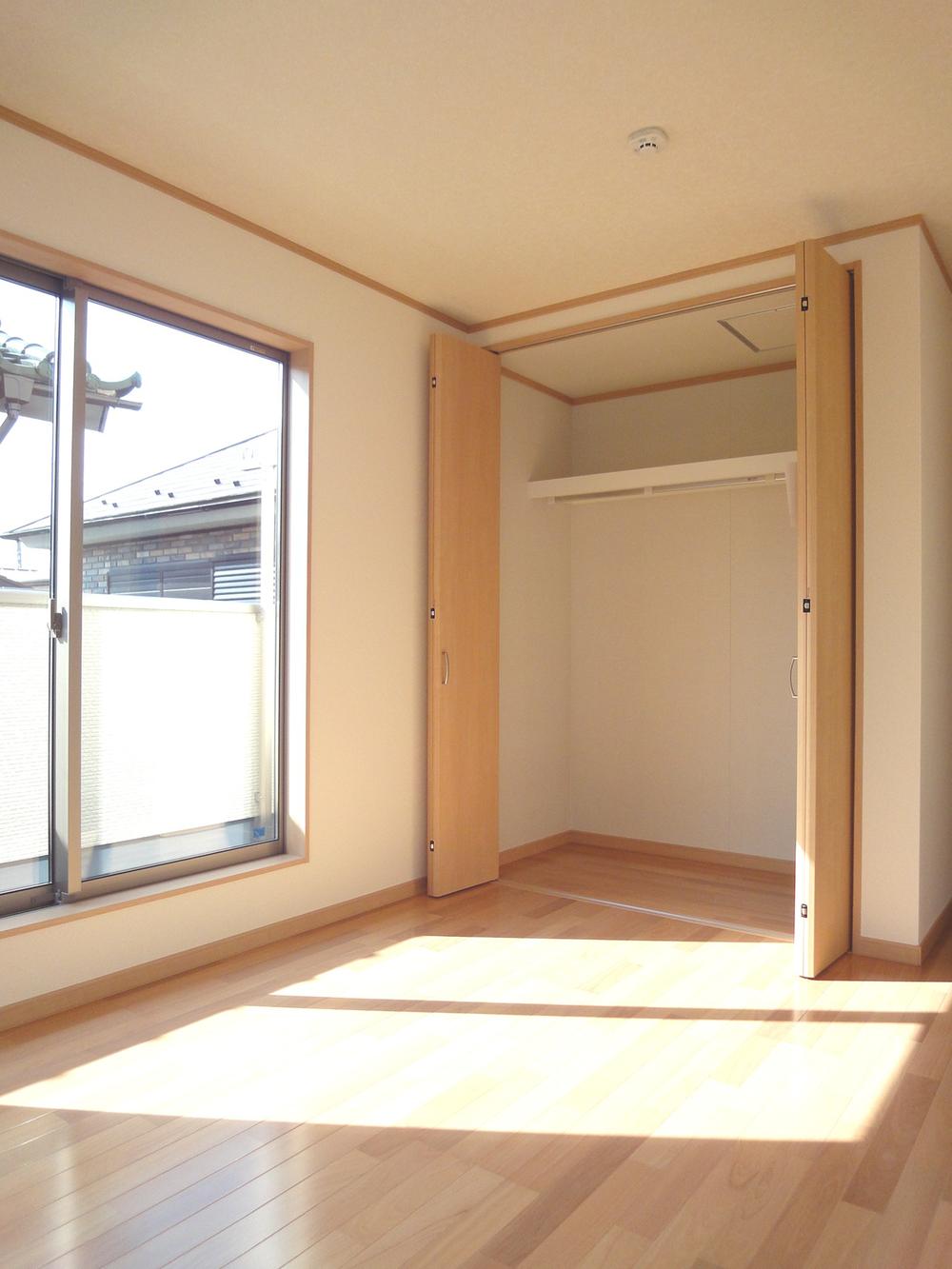 Non-living room. 2 Kaiyoshitsu 6.5 Pledge (November 1, 2013) Shooting Bright room with sunlight coming through the south! Balcony