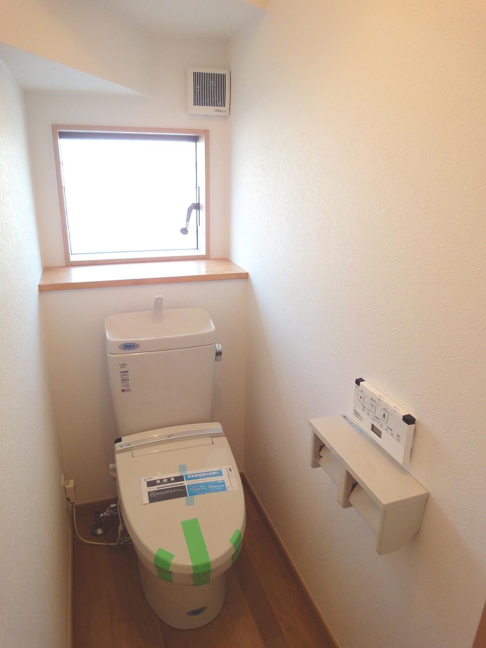 Toilet. First floor toilet (November 1, 2013) Shooting