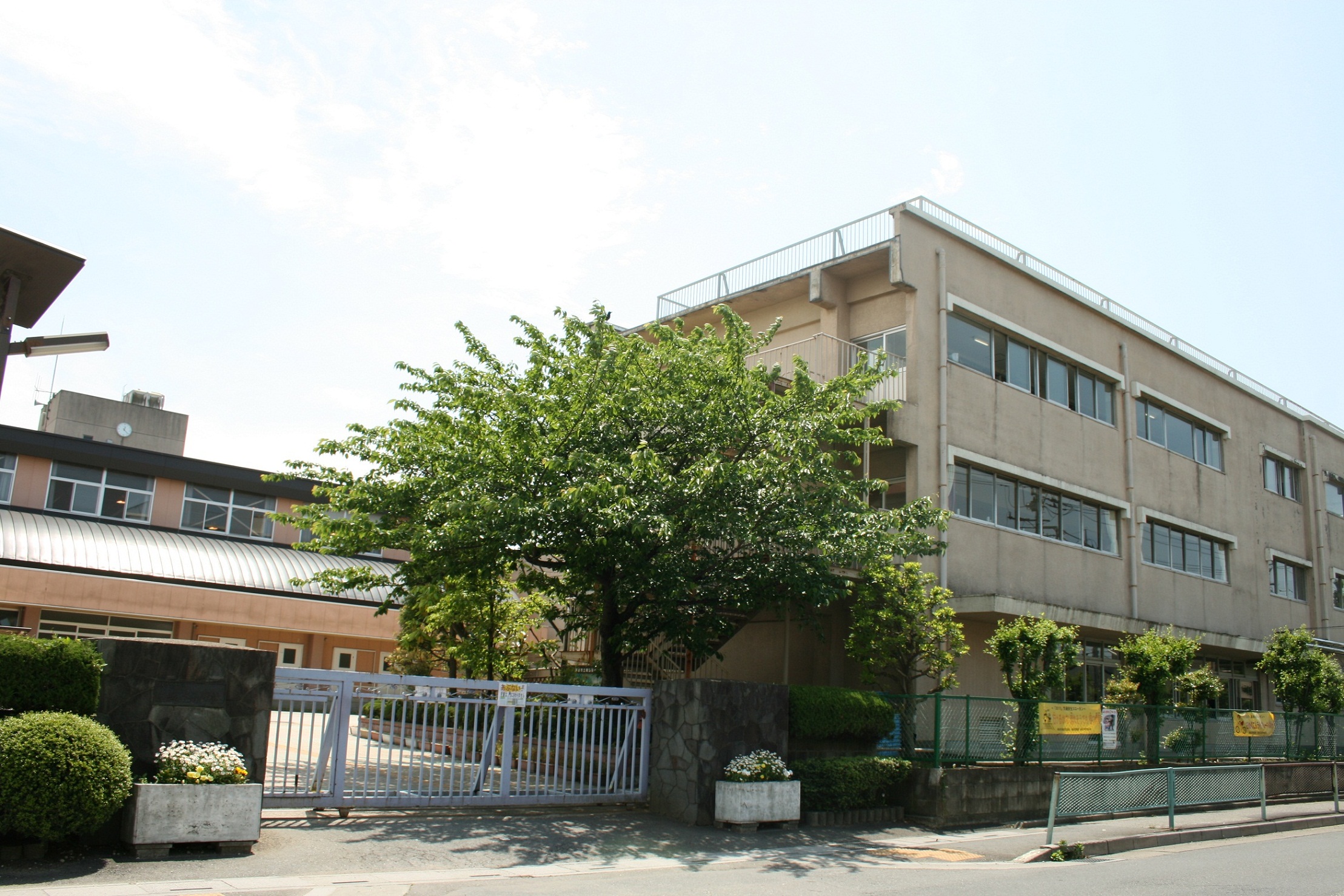 Primary school. 750m until Koshigaya Municipal Minami Koshigaya elementary school (elementary school)