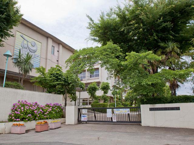 Primary school. Koshigaya Municipal large bag North Elementary School