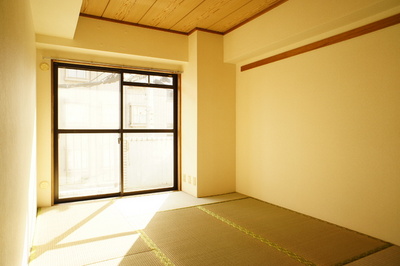 Living and room. Asahi is bright east-facing Japanese-style room