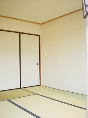 Living and room. The Japanese has a closet of 1 minute between the. 