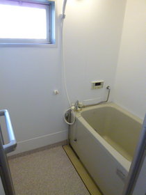 Bath. Bathroom (reheating ・ With ventilation window)