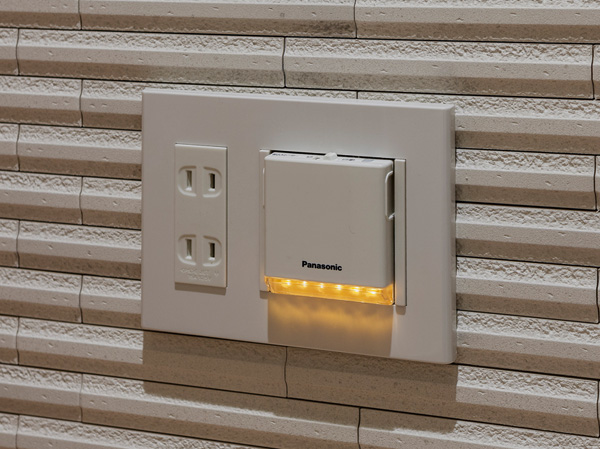 earthquake ・ Disaster-prevention measures.  [LED security lighting] The event of a power failure, Installing the LED security lighting automatically become bright in the hallway. It can also be used as a flashlight for emergency Remove. (Same specifications)