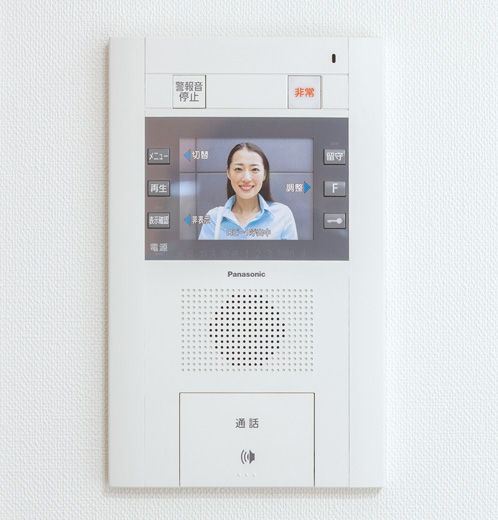 Security.  [Security intercom with color monitor] After confirming the entrance of the visitor in the color monitor in the house, Unlocking the auto lock. It is a convenient hands-free type. (Same specifications)