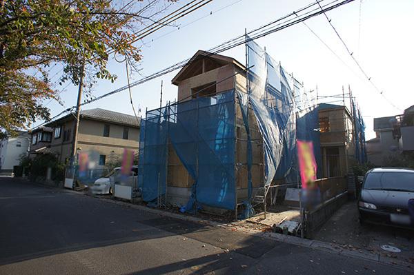 Local photos, including front road. House parking is facing the happy front 6m road even if you're not good