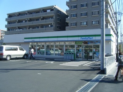 Convenience store. 420m to Family Mart (convenience store)