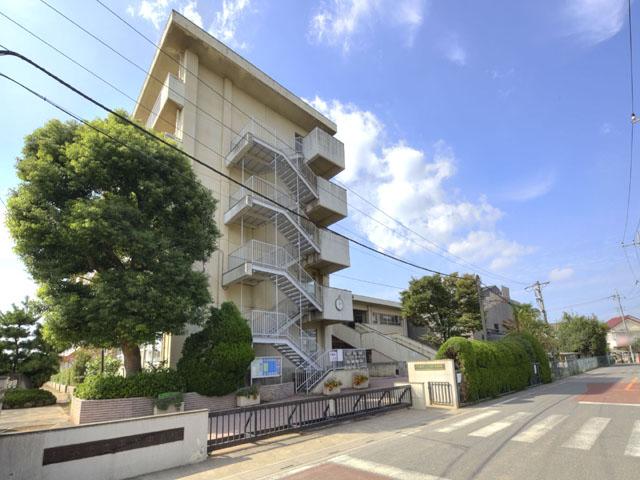 Junior high school. Koshigaya municipal square junior high school