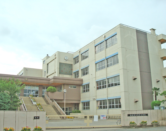 Primary school. Koshigaya 641m to stand west elementary school (elementary school)