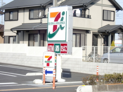 Convenience store. 500m to Seven-Eleven (convenience store)