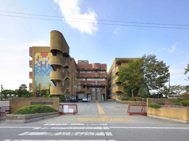 Junior high school. Koshigaya 955m up between the municipal thousand stand Junior High School