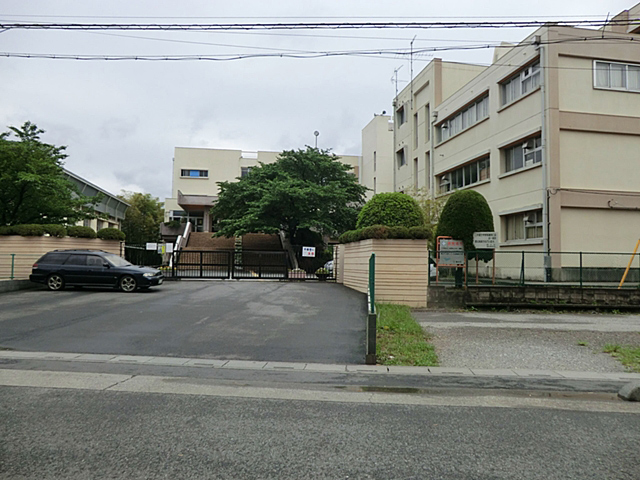 Junior high school. Koshigaya Municipal Fuji junior high school (junior high school) up to 955m