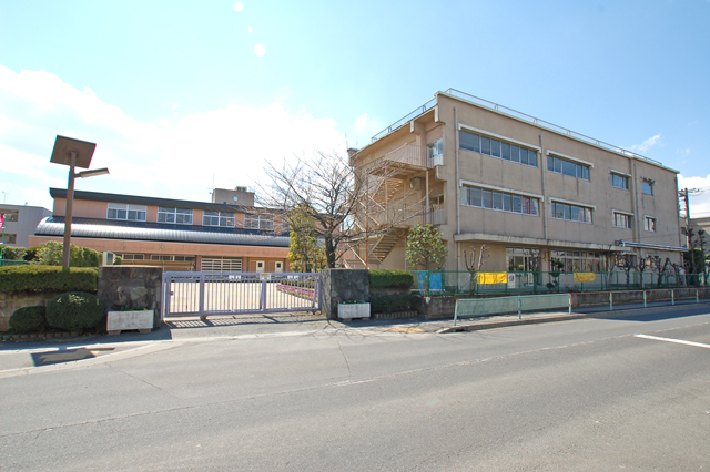 Primary school. 1059m to Koshigaya Municipal Minami Koshigaya elementary school (elementary school)