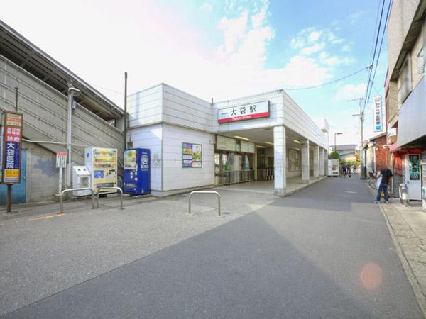 station. Tobu Sky Tree line 1520m to Ōbukuro Station