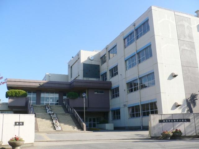 Primary school. 360m to the west elementary school