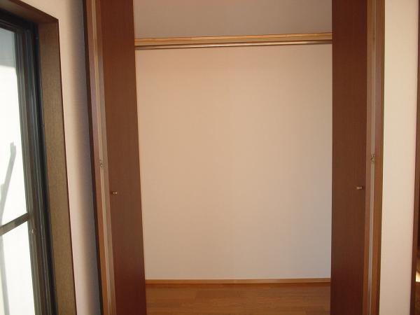 Receipt. 2nd floor 4.5 Pledge Western-style closet