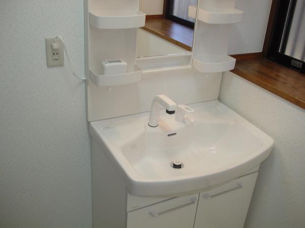 Wash basin, toilet. Vanity new Shower
