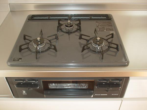 Kitchen. 3-neck built-in stove