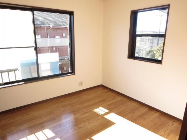 Other introspection. 2nd floor 4.5 Pledge Western-style
