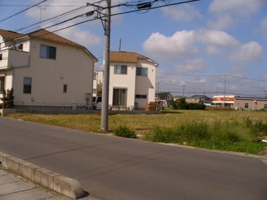 Local photos, including front road. Frontal road