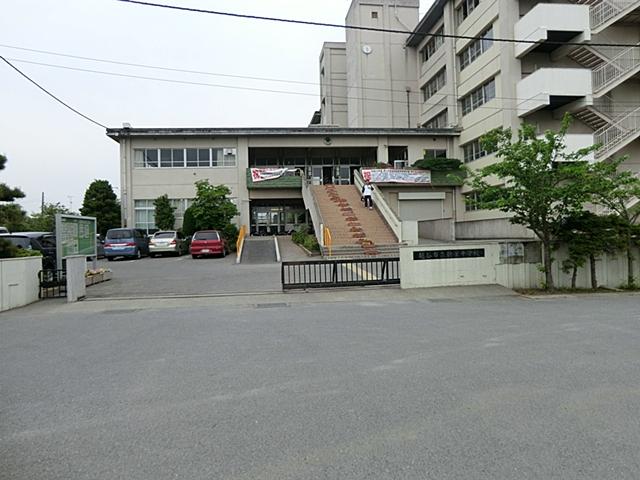Junior high school. Koshigaya Municipal Shinyoung until junior high school 880m