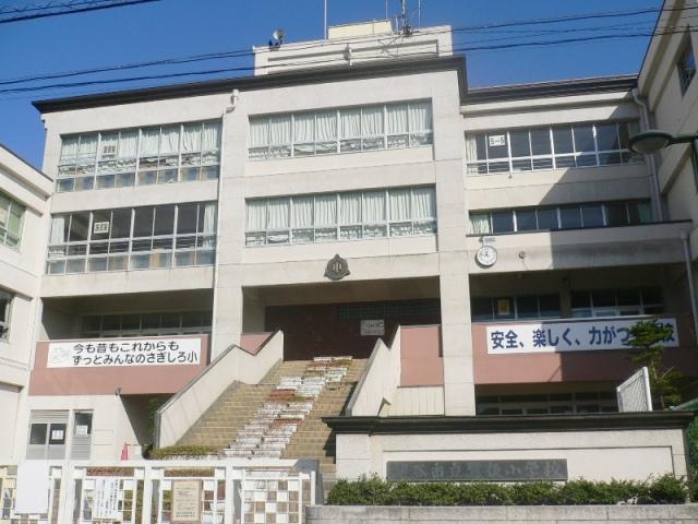 Primary school. Heron until after elementary school 520m