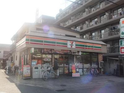 Convenience store. 150m to Seven-Eleven (convenience store)