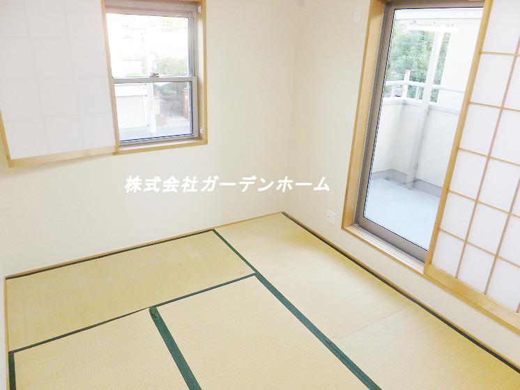 Non-living room. Japanese-style room is very healed !! to the tatami of smell