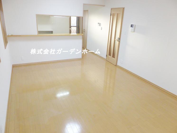 Living. Since the living room spacious 16 tatami mats or more !! second floor living, You can relax without having to worry about such as ambient noise !!