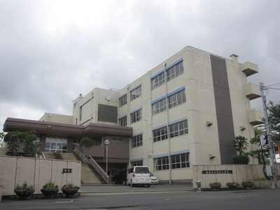 Primary school. 300m to the west elementary school (elementary school)