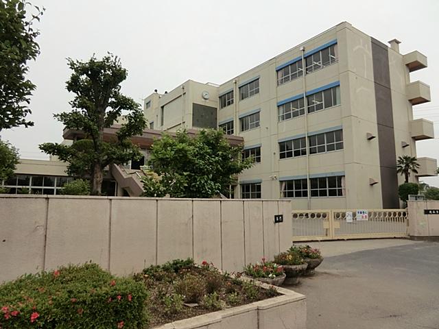 Primary school. Koshigaya 480m to stand west elementary school
