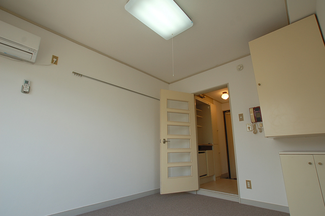 Living and room. Bright rooms The room will Katazuki clean, stylish with storage