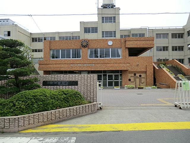 Junior high school. Koshigaya Tatsuhigashi until junior high school 320m