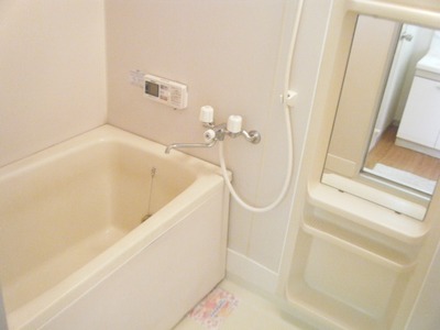 Bath. With reheating function! There is also a window in the bathroom