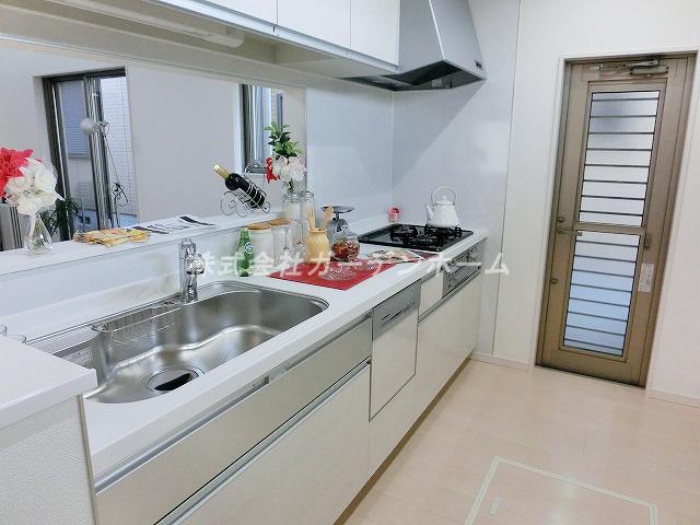 Kitchen. ■ A happy, "built-in dishwasher.", Popular face-to-face system Kitchen ■
