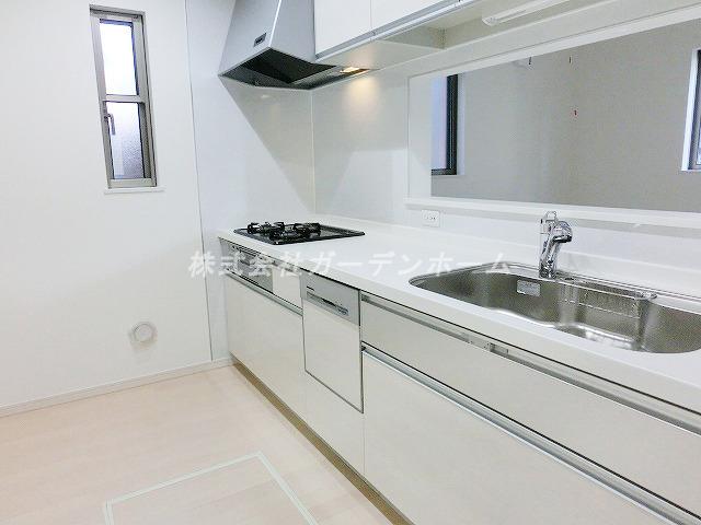 Kitchen. ■ A happy, "built-in dishwasher.", Popular face-to-face system Kitchen ■