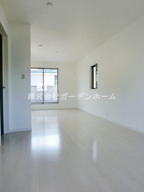 Non-living room. ■ Large 12 tatami room is proud of, Bright Western-style. Variable to "between 6 Pledge 2" depending on the family configurations are possible ■