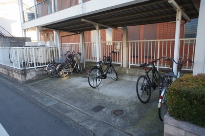 Other common areas. Important bicycle does not wet in the rain! It is with the roof