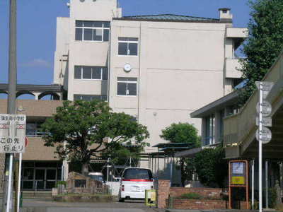 Primary school. Gamominami up to elementary school (elementary school) 520m