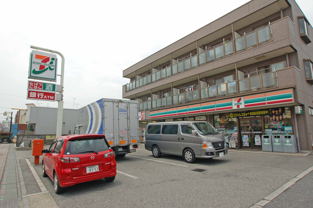 Convenience store. 621m to Seven-Eleven (convenience store)