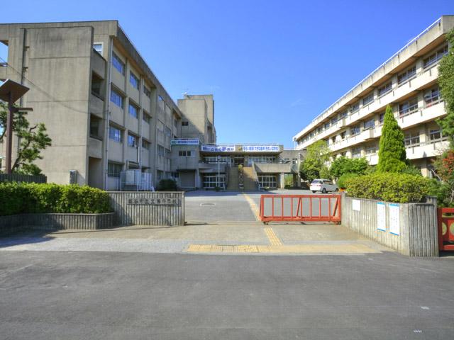 Junior high school. Hokuyo 1800m until junior high school
