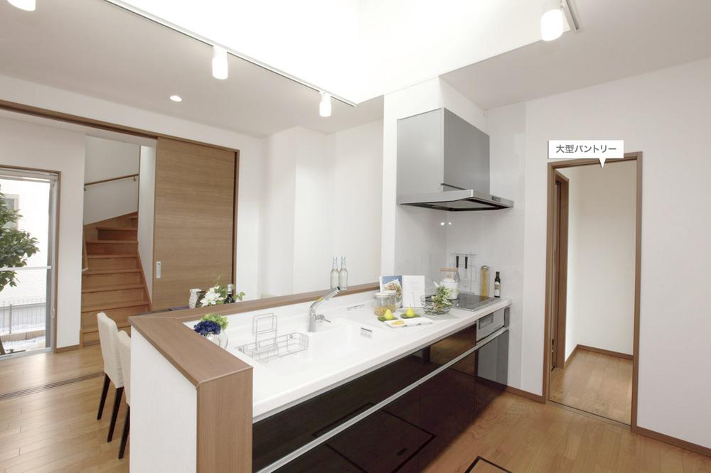 Model house photo. About 1.5 Pledge of free space on the housework conductor. Not only the food of stock, Less frequently used utensils and furniture can be effortlessly stored.