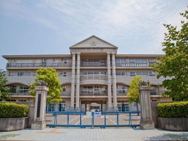 Primary school. 600m up to elementary school Koshigaya City Hanada Elementary School