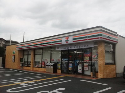 Convenience store. 150m to Seven-Eleven (convenience store)