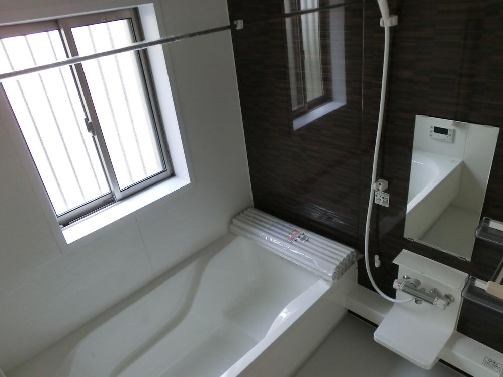 Same specifications photo (bathroom). Bathroom to heal fatigue of the day, spacious 1 tsubo or more. With always clean bathroom dryer not even ac- cumulate air. 