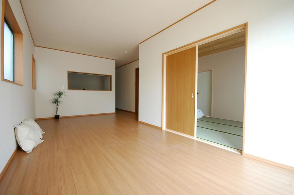 Same specifications photos (living).  ◆ ◇ ◆ 16 Pledge of Spacious LDK!  ◆ ◇ ◆ (1 Building) same specification living l