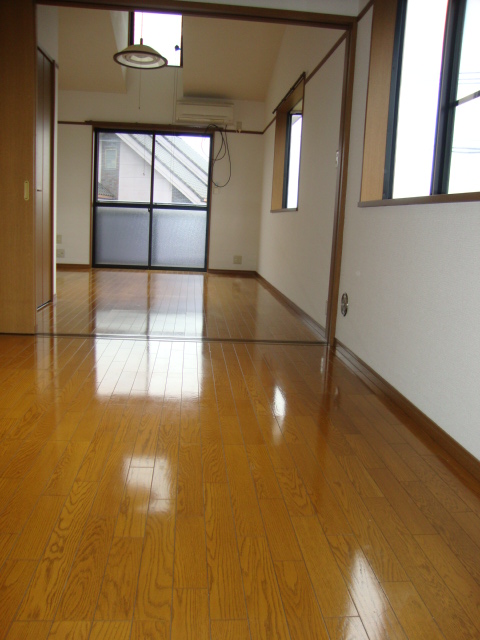 Living and room. Flooring ・ Corner room