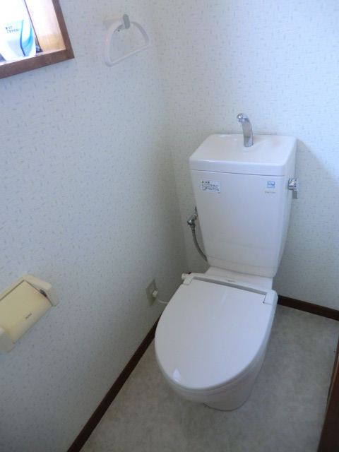 Toilet. It is a clean toilet with a window ☆