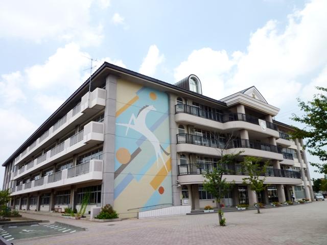 Primary school. Koshigaya Municipal Dewa to elementary school 526m